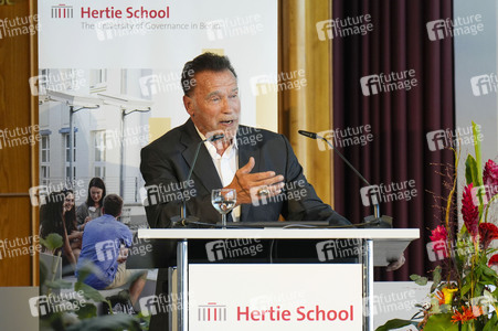 Arnold Schwarzenegger erhält Ehrendoktorwürde in Berlin