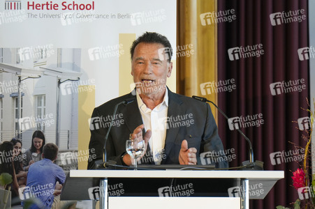 Arnold Schwarzenegger erhält Ehrendoktorwürde in Berlin