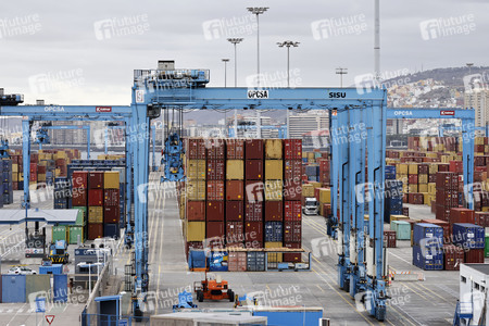 Symbolfoto Container-Hafen