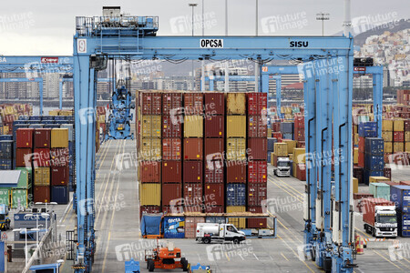 Symbolfoto Container-Hafen