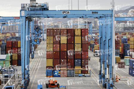 Symbolfoto Container-Hafen
