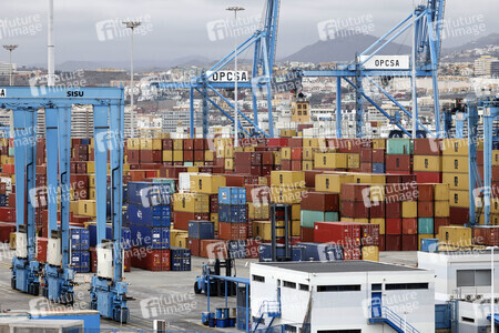 Symbolfoto Container-Hafen