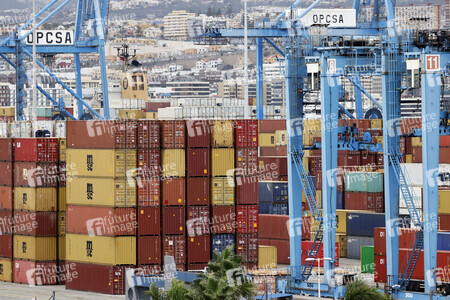 Symbolfoto Container-Hafen