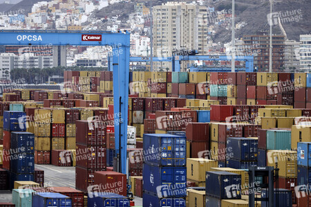 Symbolfoto Container-Hafen
