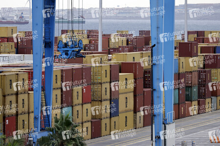 Symbolfoto Container-Hafen