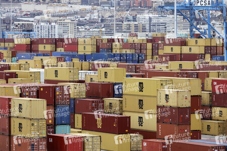 Symbolfoto Container-Hafen