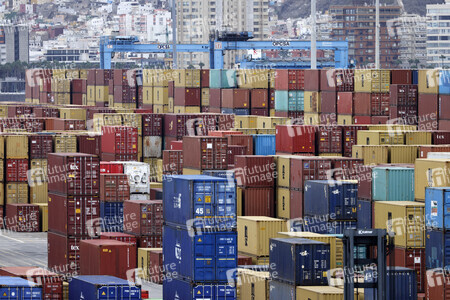 Symbolfoto Container-Hafen