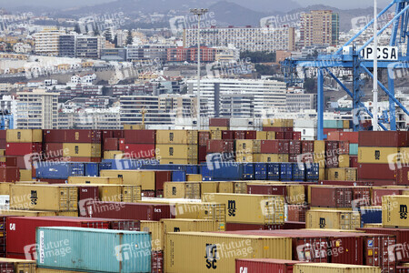 Symbolfoto Container-Hafen