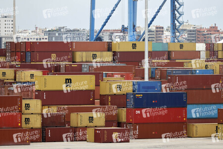 Symbolfoto Container-Hafen