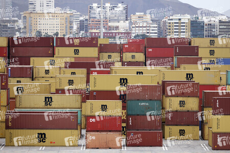 Symbolfoto Container-Hafen