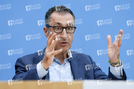 Bundespressekonferenz Vorstellung des Ernährungsreports 2024 in Berlin