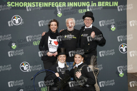 Spendenscheck-Übergabe mit Dieter Hallervorden in Berlin