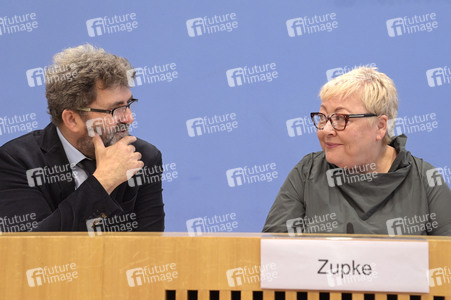 Bundespressekonferenz Das Schicksal der ehemaligen DDR-Vertragsarbeiter in Berlin