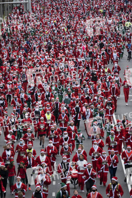 Weihnachtsmann Solidaritätslauf in Madrid
