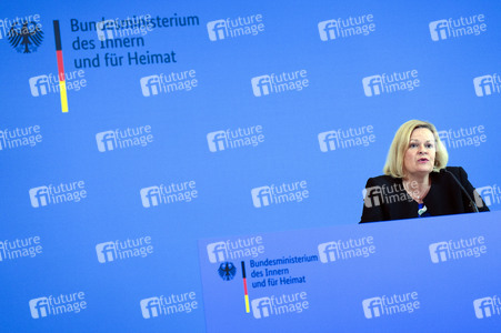 Pressekonferenz zur Bekämpfung der Organisierten Kriminalität und zur Änderung des Sprengstoffgesetzes in Berlin