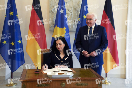 Begrüßung der Präsidentin der Republik Kosovo in Berlin