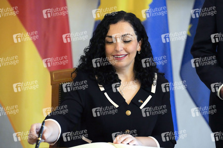Begrüßung der Präsidentin der Republik Kosovo in Berlin