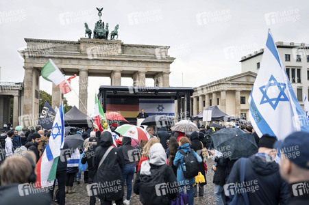 Solidaritätskundgebung für Israel vor dem Brandenburger Tor in Berlin