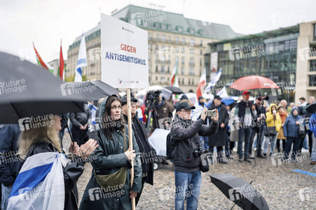 Solidaritätskundgebung für Israel vor dem Brandenburger Tor in Berlin