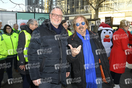 Frank Zander und Prominente unterstützen Caritas-Foodtruck in Berlin
