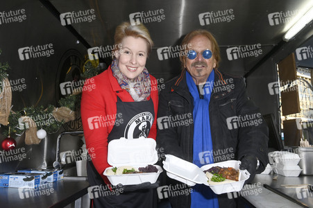 Frank Zander und Prominente unterstützen Caritas-Foodtruck in Berlin