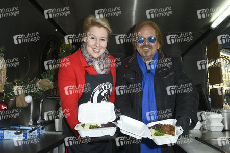 Frank Zander und Prominente unterstützen Caritas-Foodtruck in Berlin