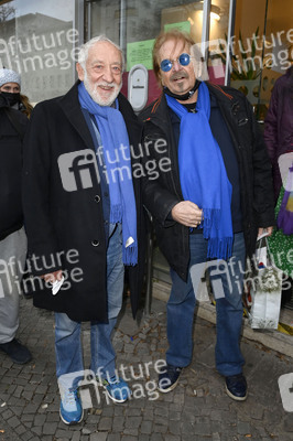 Frank Zander und Prominente unterstützen Caritas-Foodtruck in Berlin