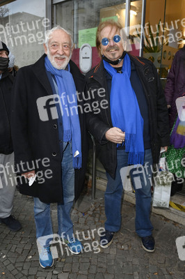 Frank Zander und Prominente unterstützen Caritas-Foodtruck in Berlin