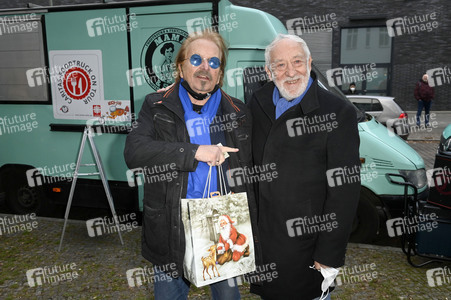 Frank Zander und Prominente unterstützen Caritas-Foodtruck in Berlin