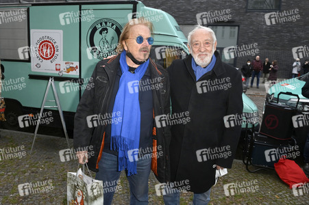 Frank Zander und Prominente unterstützen Caritas-Foodtruck in Berlin
