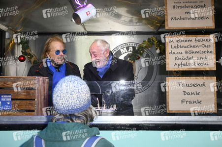 Frank Zander und Prominente unterstützen Caritas-Foodtruck in Berlin