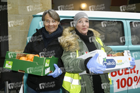 Frank Zander und Prominente unterstützen Caritas-Foodtruck in Berlin