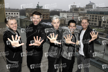 Photocall zur Silvestershow 'Celebrate at the Gate - Willkommen 2022' in Berlin