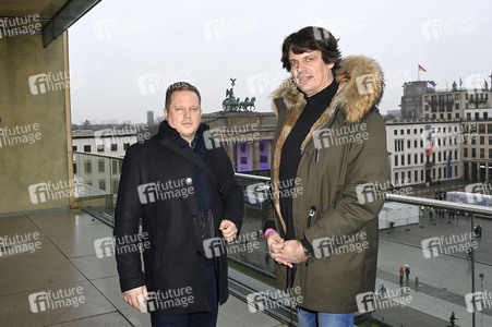 Photocall zur Silvestershow 'Celebrate at the Gate - Willkommen 2022' in Berlin