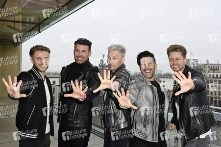 Photocall zur Silvestershow 'Celebrate at the Gate - Willkommen 2022' in Berlin