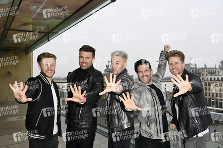 Photocall zur Silvestershow 'Celebrate at the Gate - Willkommen 2022' in Berlin
