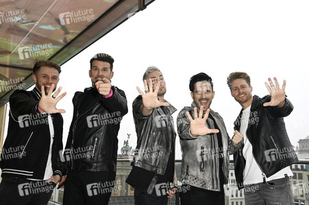 Photocall zur Silvestershow 'Celebrate at the Gate - Willkommen 2022' in Berlin