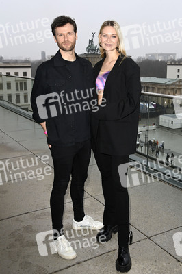 Photocall zur Silvestershow 'Celebrate at the Gate - Willkommen 2022' in Berlin