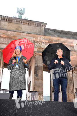 Photocall zur Silvestershow 'Celebrate at the Gate - Willkommen 2022' in Berlin