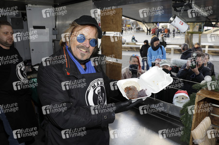 Frank Zander unterstützt Caritas-Foodtruck in Berlin
