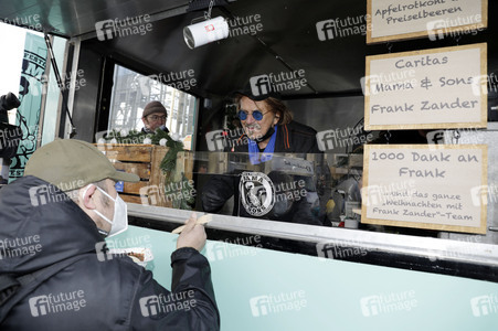 Frank Zander unterstützt Caritas-Foodtruck in Berlin