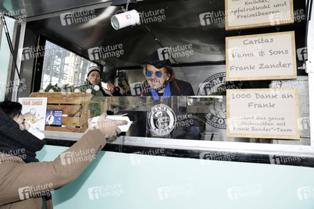 Frank Zander unterstützt Caritas-Foodtruck in Berlin