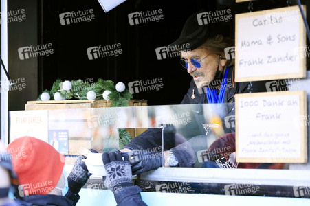 Frank Zander unterstützt Caritas-Foodtruck in Berlin