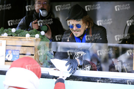 Frank Zander unterstützt Caritas-Foodtruck in Berlin
