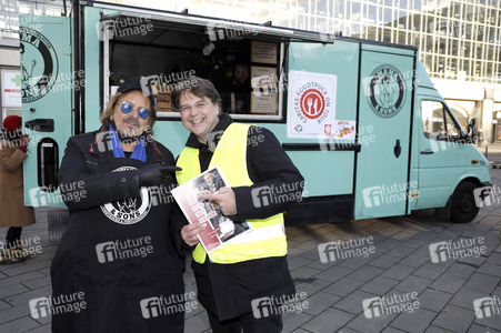 Frank Zander unterstützt Caritas-Foodtruck in Berlin