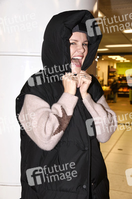 Monica Ivancan eröffnet Wunschbaum in München