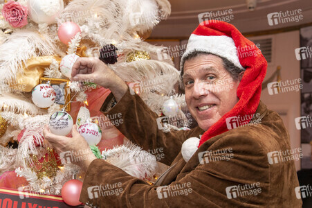 Weihnachtsbaumschmücken im Hollywood Museum in Los Angeles