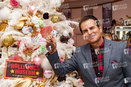 Weihnachtsbaumschmücken im Hollywood Museum in Los Angeles