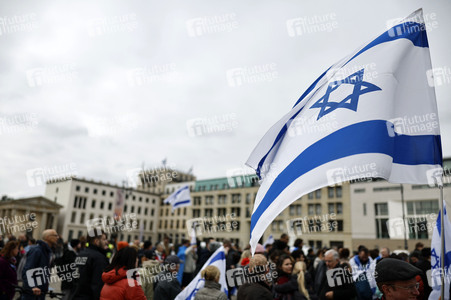 Demonstration zum Jahrestag des Hamas-Massakers in Israel in Berlin