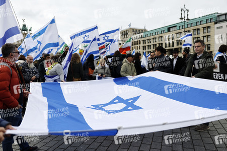 Demonstration zum Jahrestag des Hamas-Massakers in Israel in Berlin